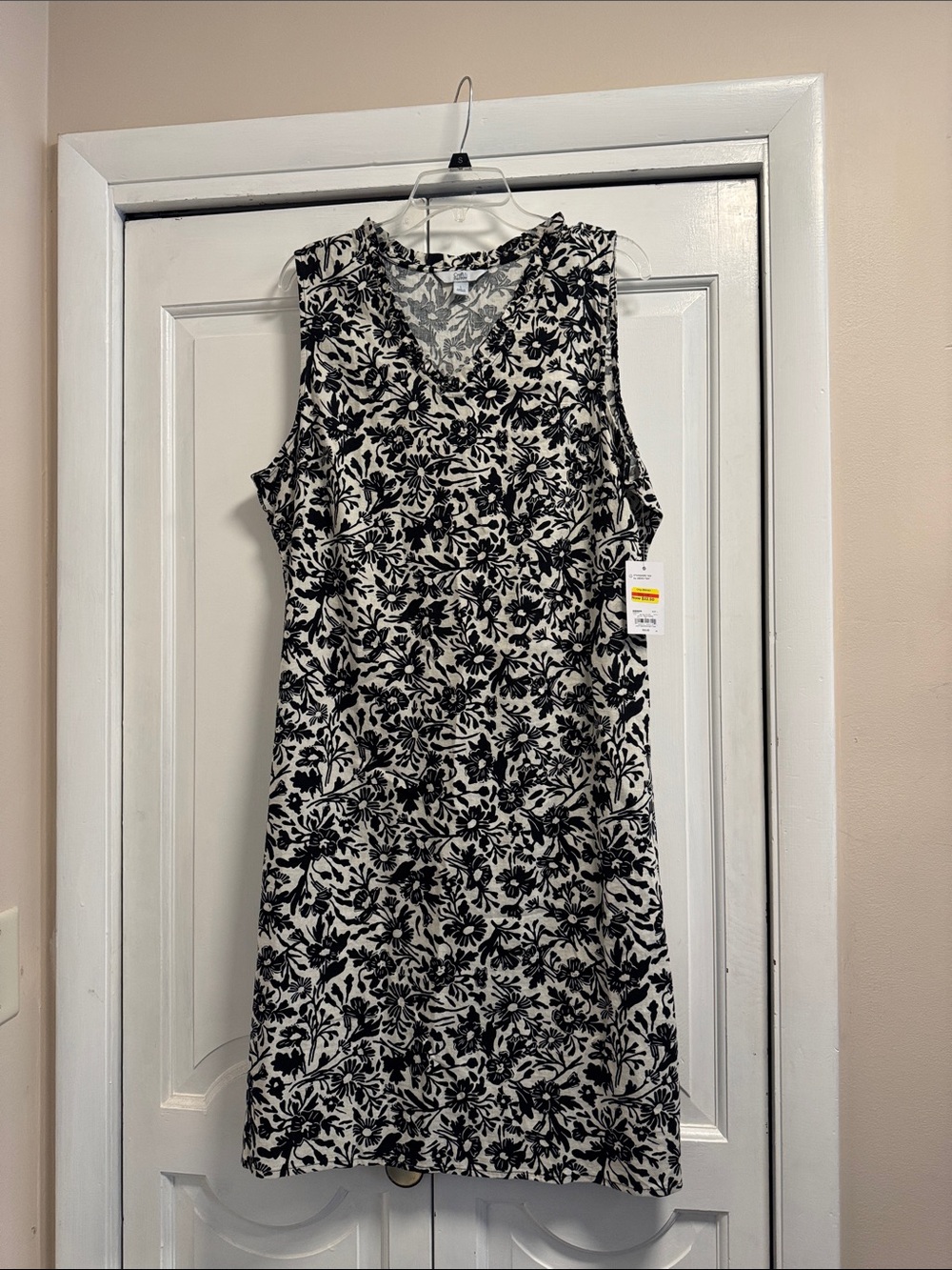 croft & barrow Black and White Floral V-Neck Midi Dress